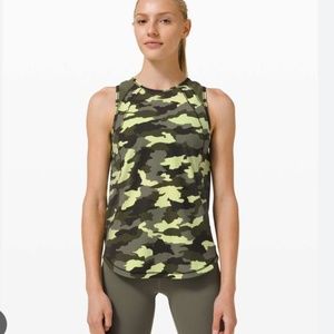 Lululemon Sculpt Tank in Heritage 365 Camo sz. 6